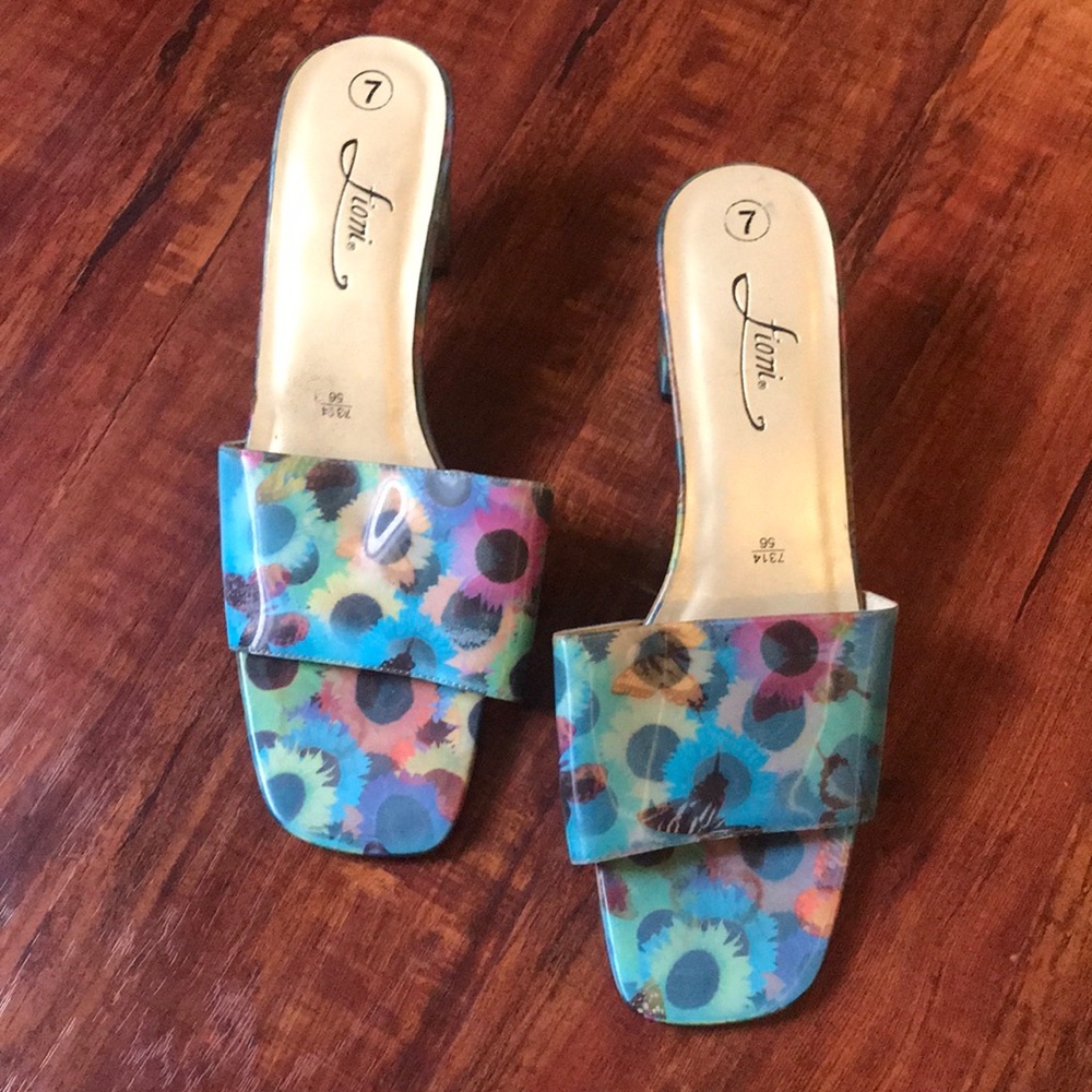 Vintage Holographic 🦋 🌻 slip on heels